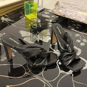Black heels size 8. Brand: Express
